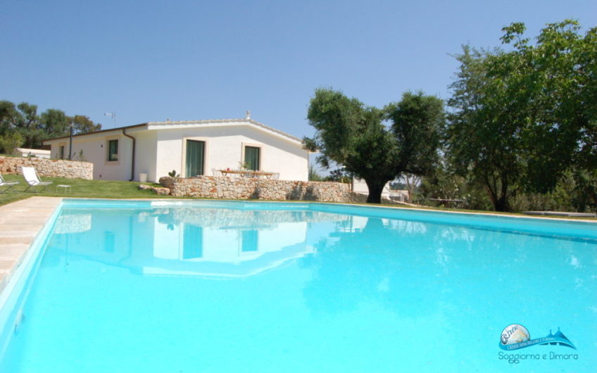 Trullo panoramico con piscina a Ceglie Messapica in Valle d'Itria